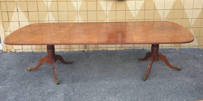 20th century henkel harris georgian style crossbanded and burl mahogany extension dining table 0043