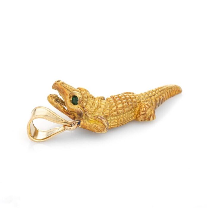 alligator pendant charm estate 18k yellow gold emerald eyes fine jewelry 0540