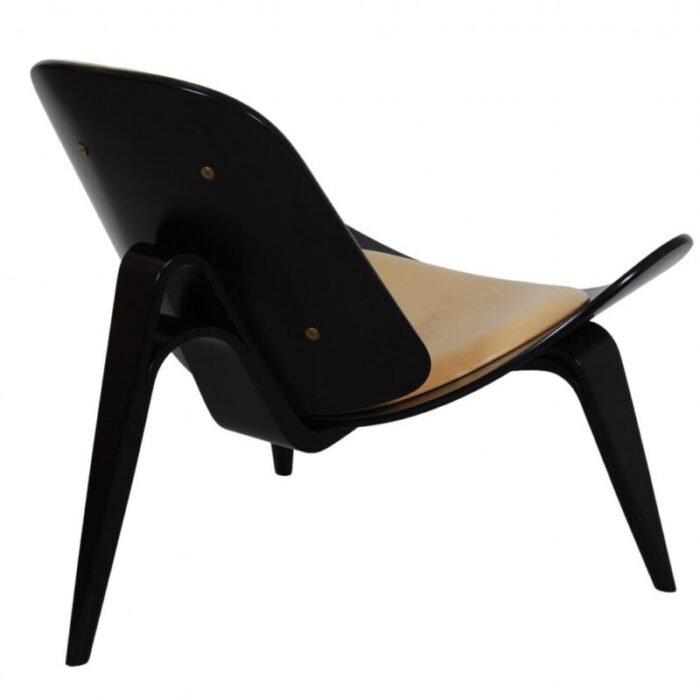 black shell chair in natural leather by hans wegner 2000s 5476