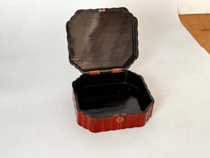 large brown and red jewelry or decorative box japan 19th century 8