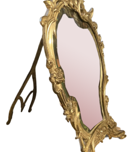 mirror-on-metal-stand-7532.png