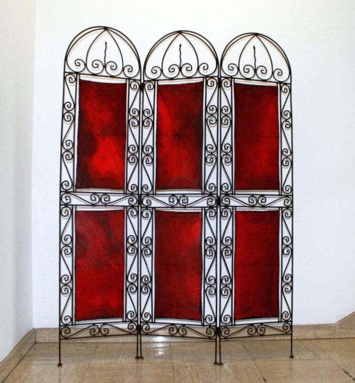 orientalist screen in wrought iron and painted leather 3