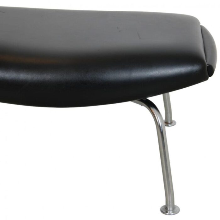 ox chair foot stool in black leather by hans wegner 1100