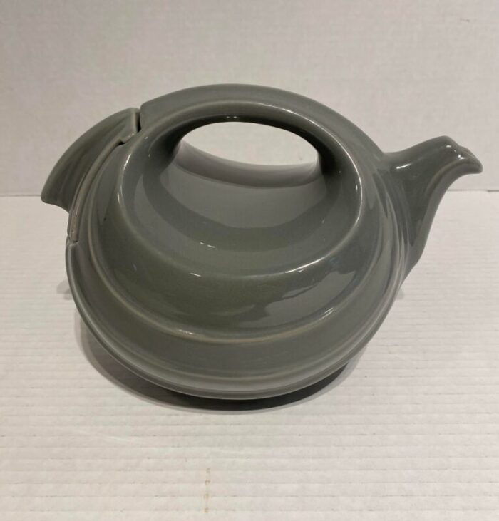 pristine art deco teapot by hall company 1930s 2644