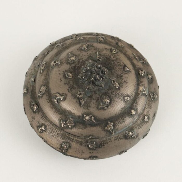 silver box with flower motif from giani 3