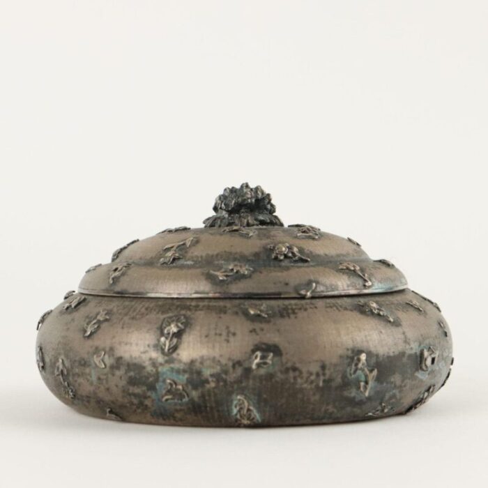 silver box with flower motif from giani 7