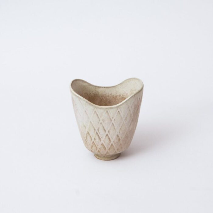 small white vase by gunnar nylund for roerstrand 1950s 2