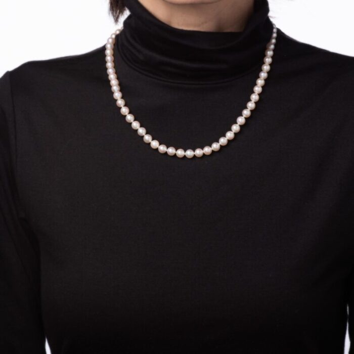 tiffany and co essential necklace 7mm cultured pearls 18k yellow gold clasp 18 0055