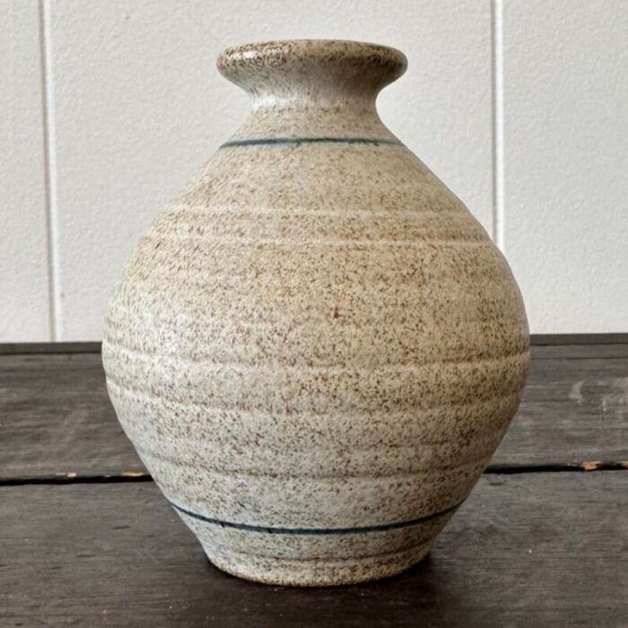 vintage studio pottery speckled glaze vase with line detail 6484