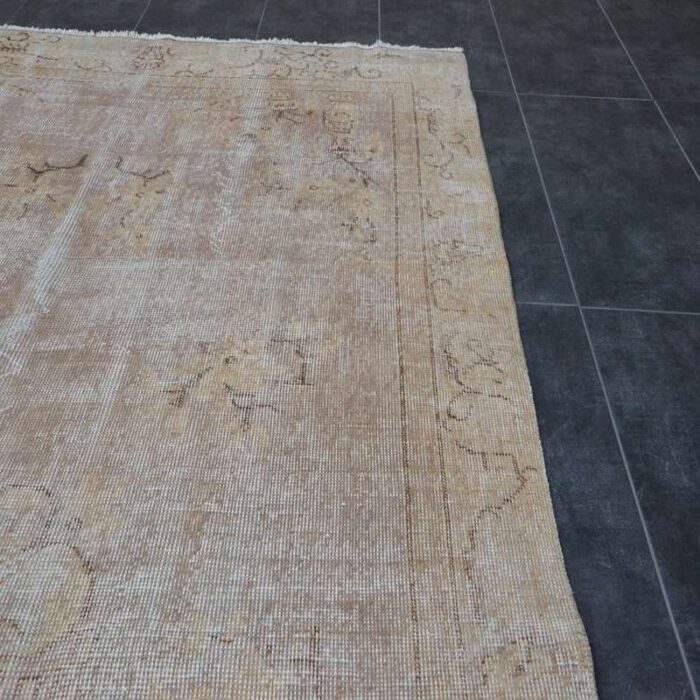 vintage traditional rug 1960 10